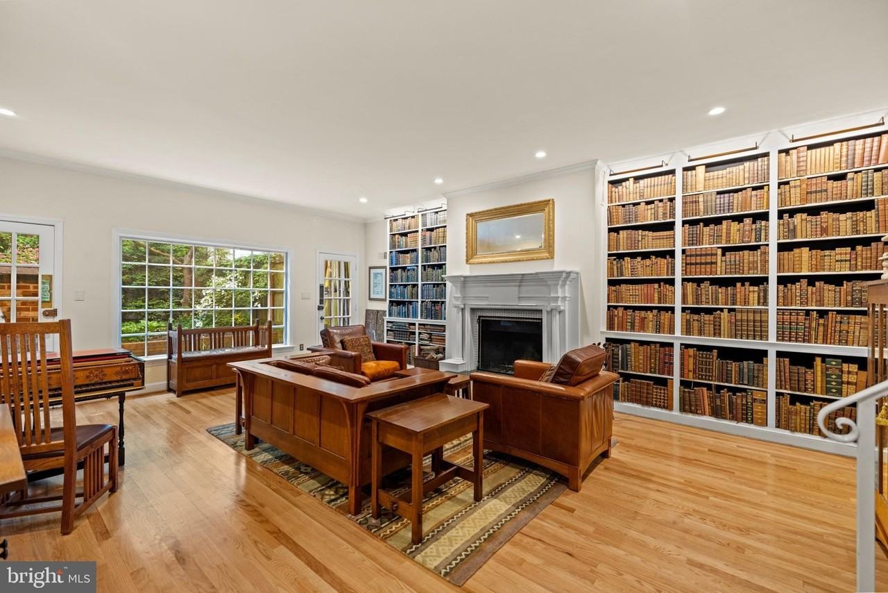 2426 I St Nw - Photo 3 of 35