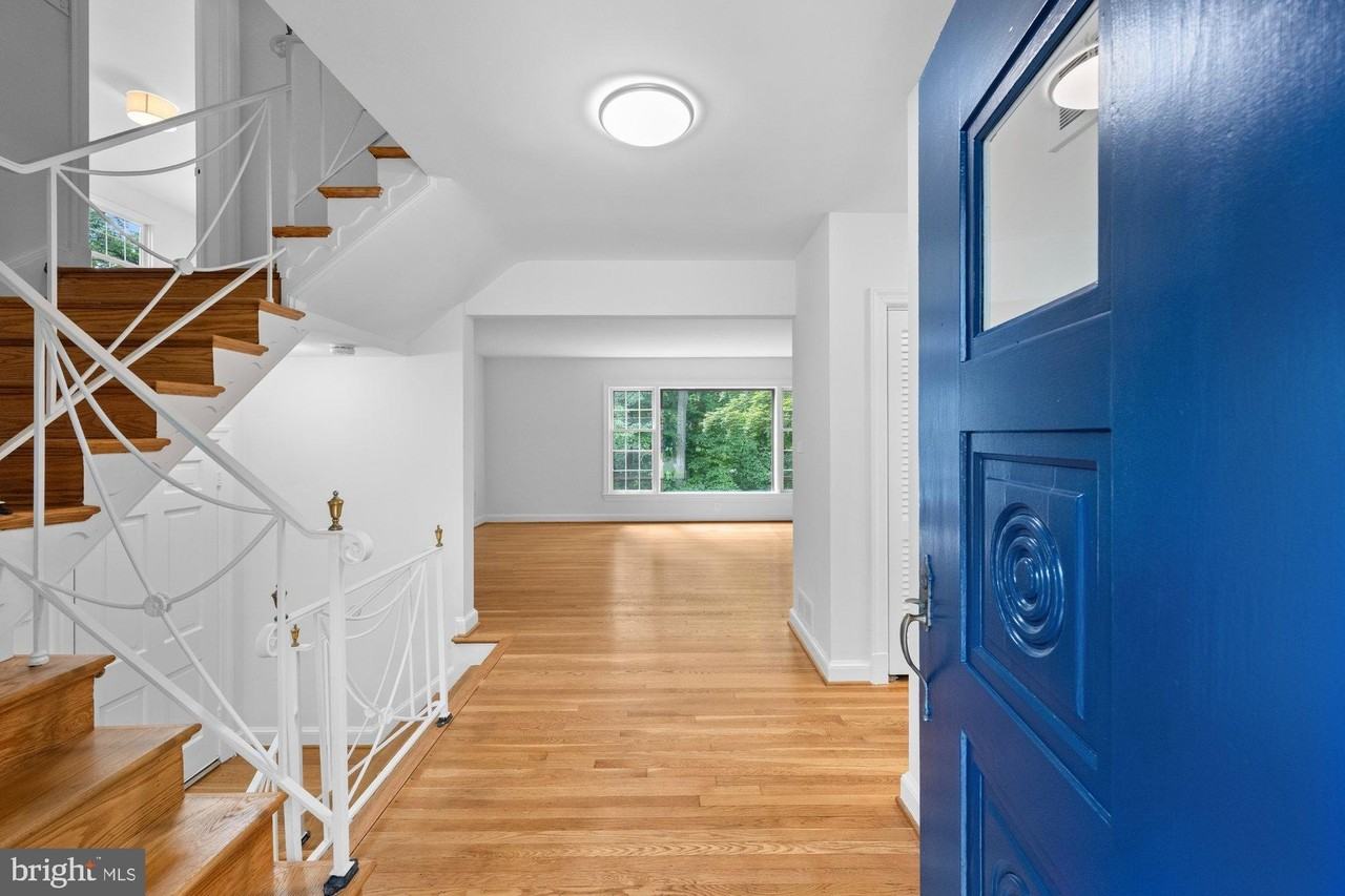 2816 Ellicott St Nw - Photo 2 of 35