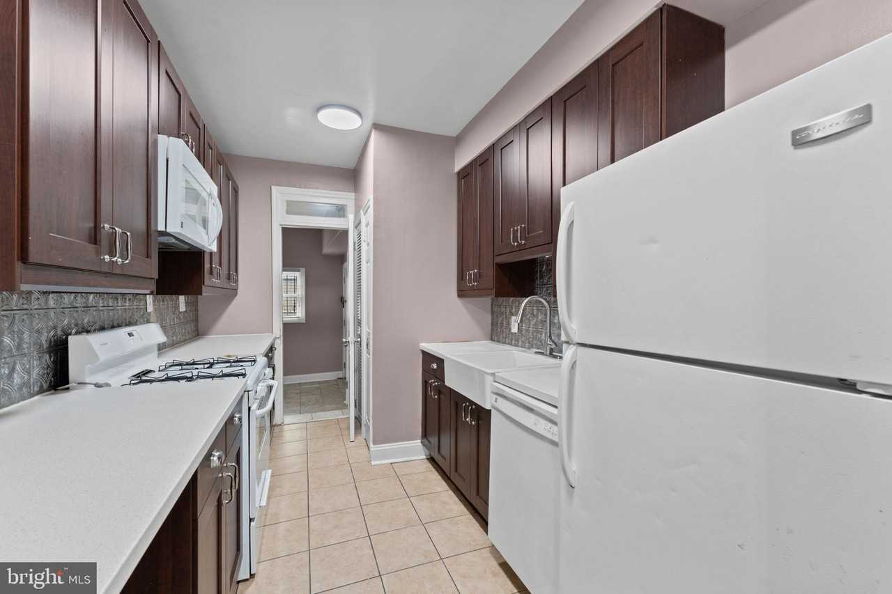 1617 F St Ne - Photo 4 of 16