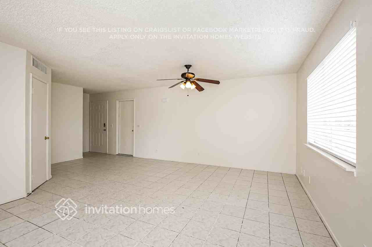 901 Calico Hills Ct - Photo 5 of 18