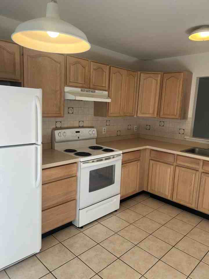 120 Clover Ct - Photo 3 of 6