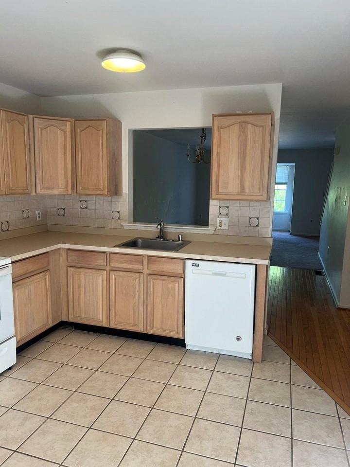 120 Clover Ct - Photo 4 of 6