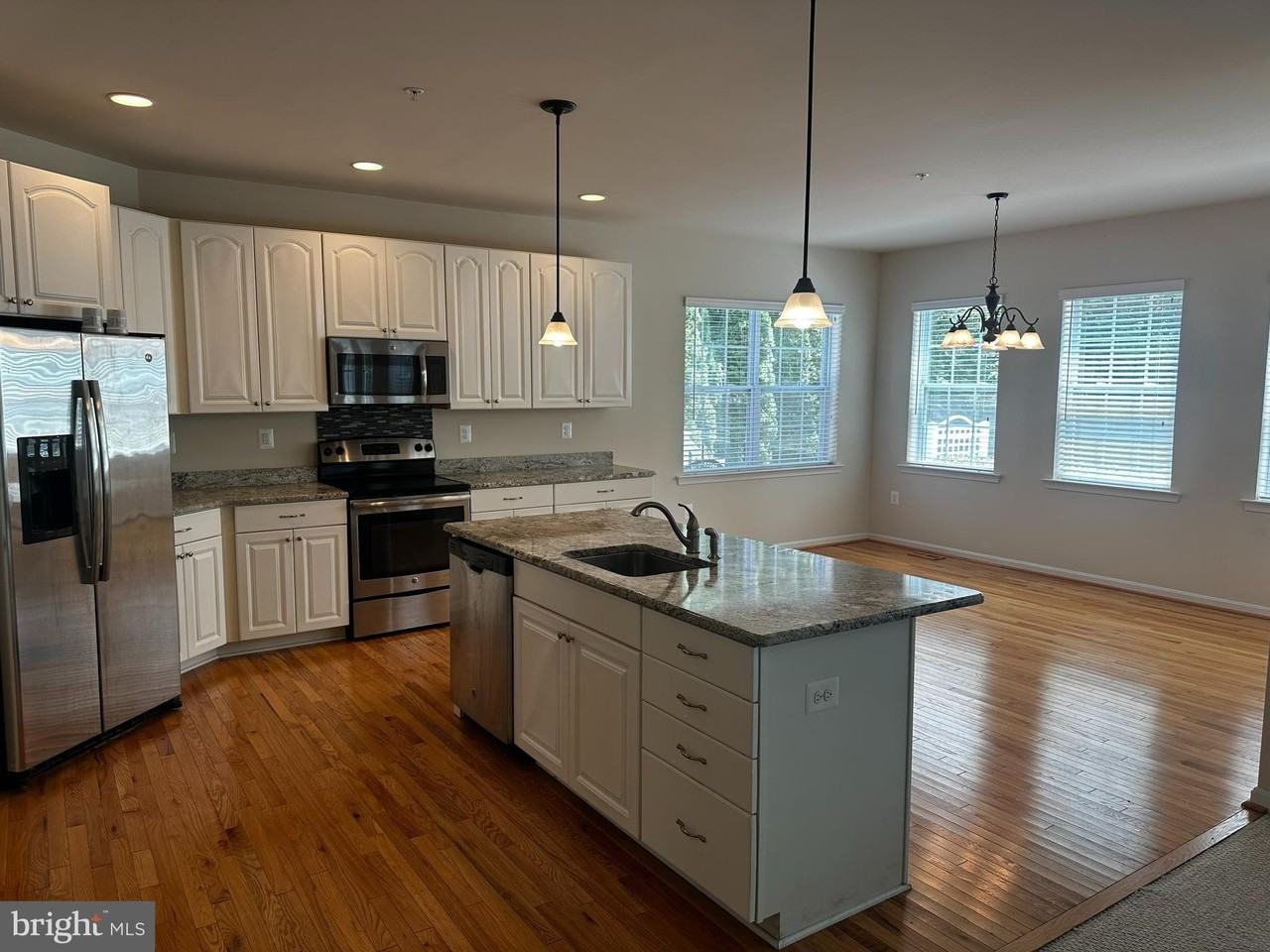 727 Walnut Ave - Photo 4 of 15