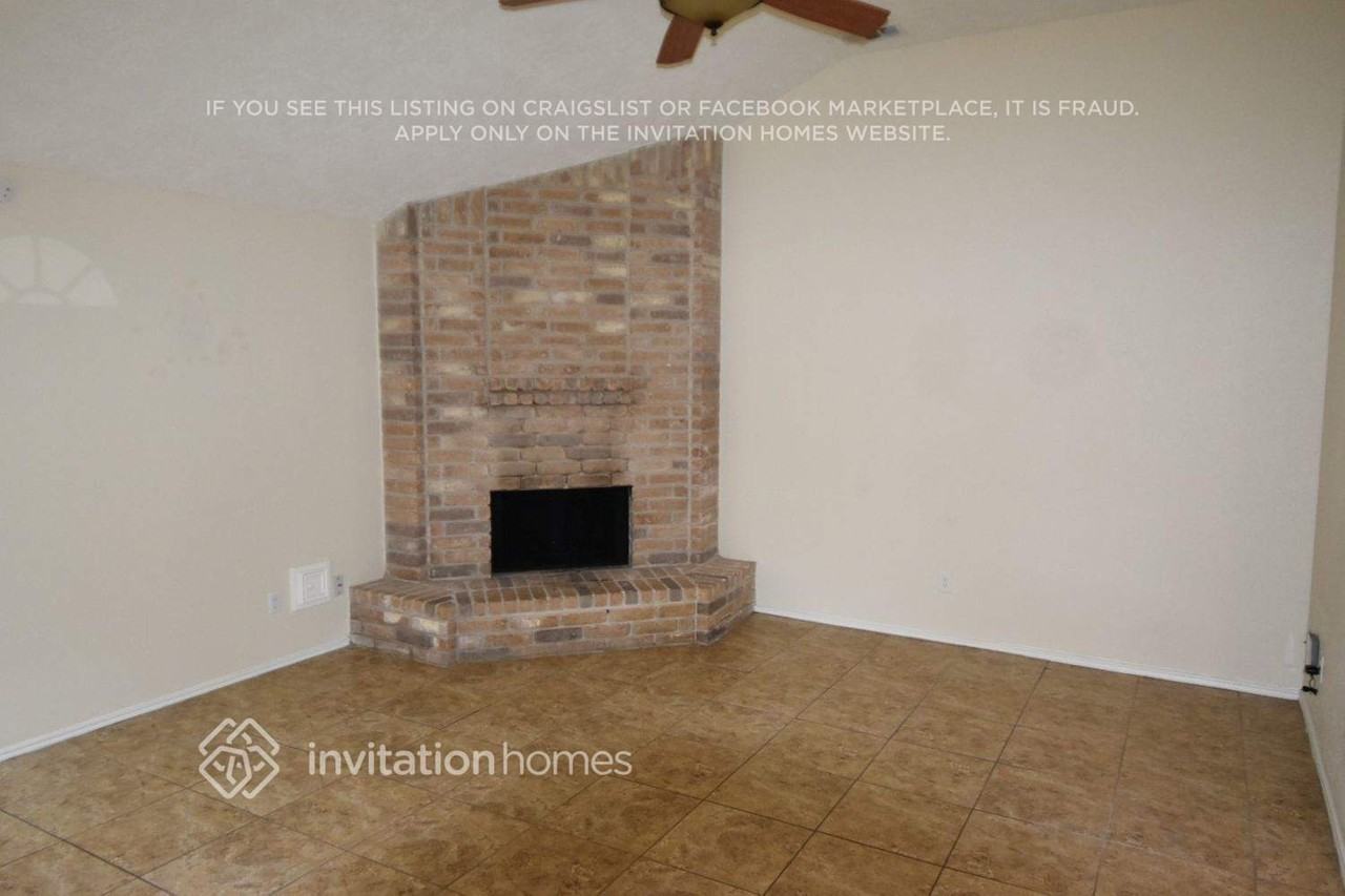 11514 Dell Hollow Dr - Photo 2 of 11