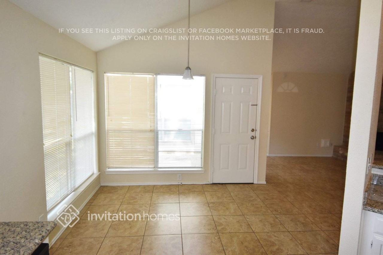 11514 Dell Hollow Dr - Photo 3 of 11
