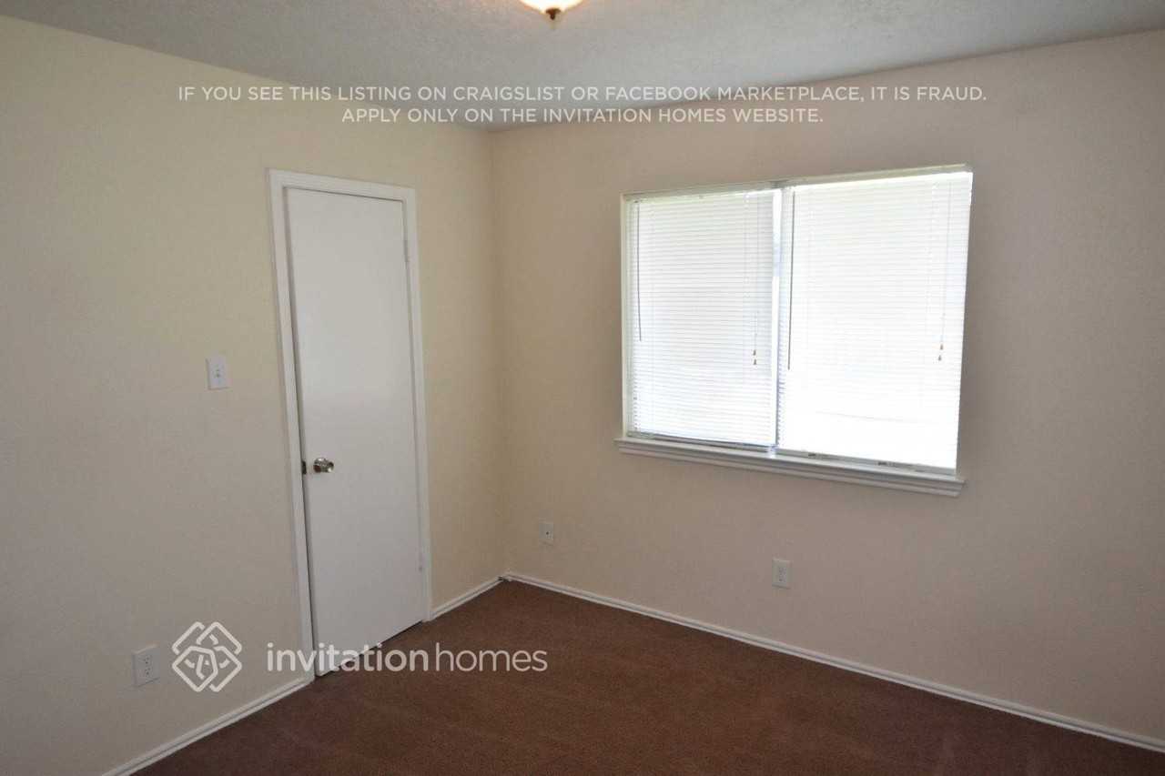 11514 Dell Hollow Dr - Photo 4 of 11