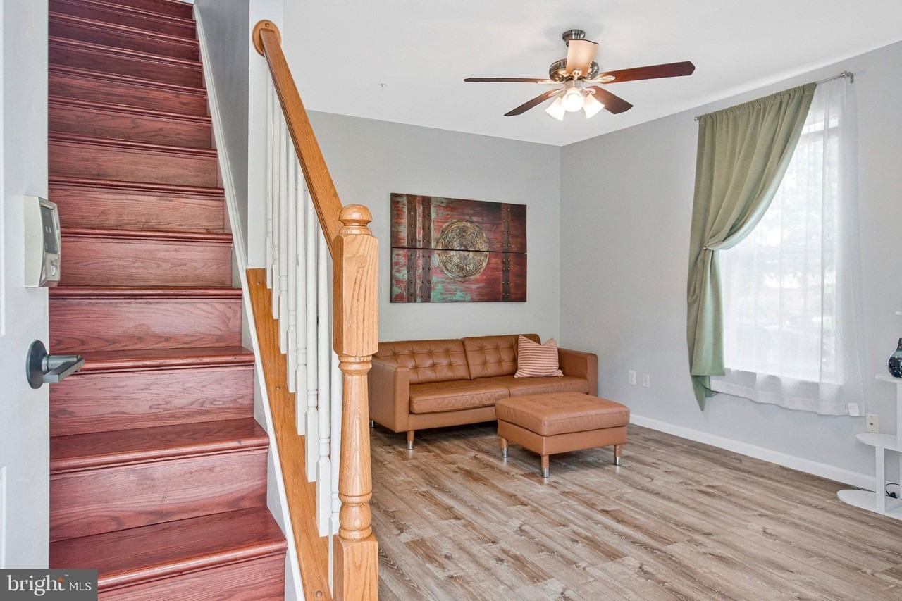 122 Lloyd St #211 - Photo 5 of 49