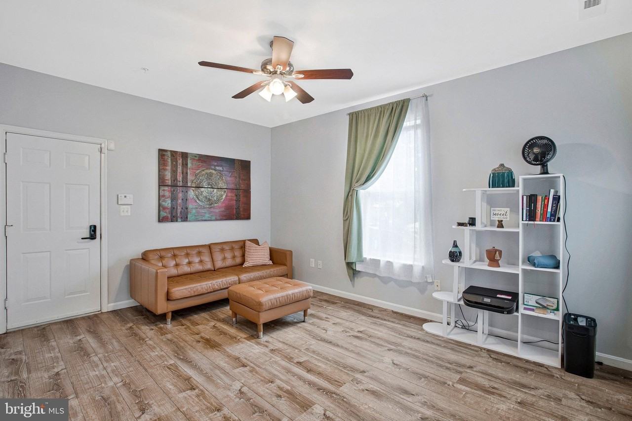 122 Lloyd St #211 - Photo 7 of 49