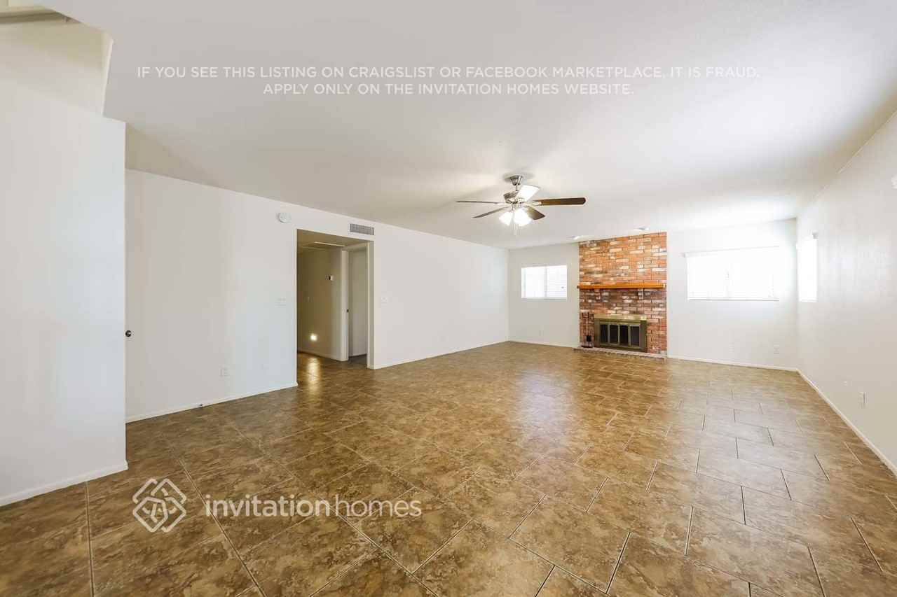 5584 W Mercer Ln - Photo 5 of 19