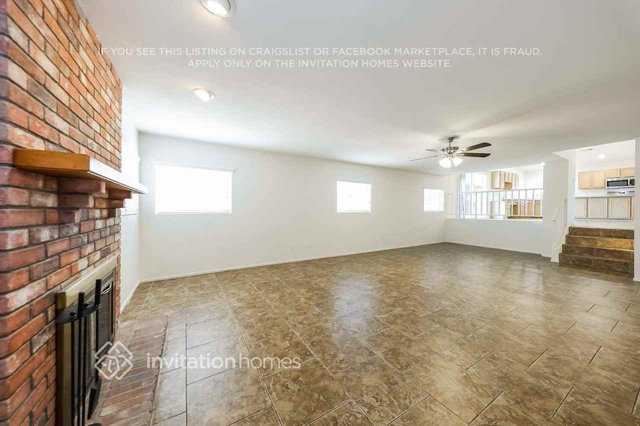 5584 W Mercer Ln - Photo 6 of 19