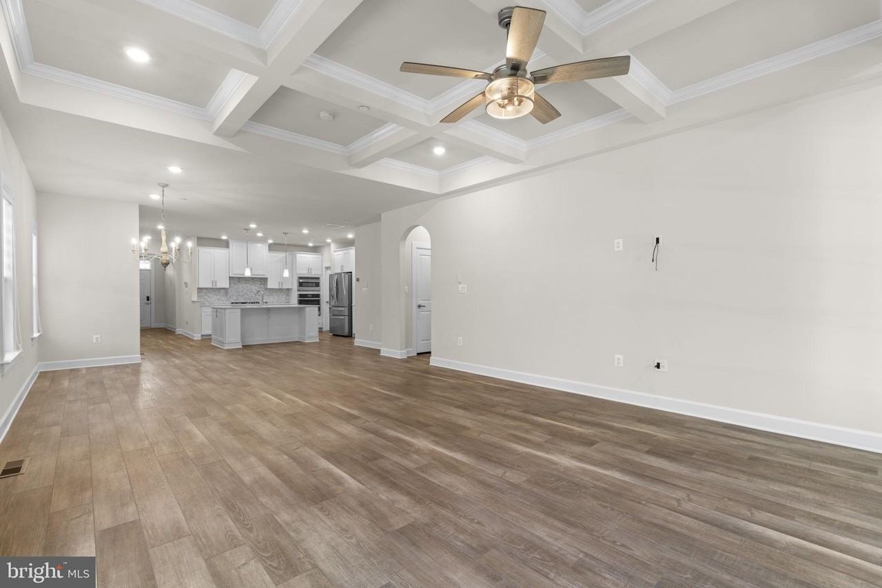 10513 Rossini Ln - Photo 4 of 45