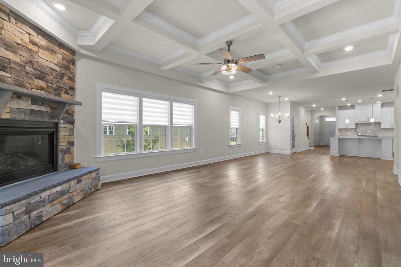 10513 Rossini Ln - Photo 5 of 45