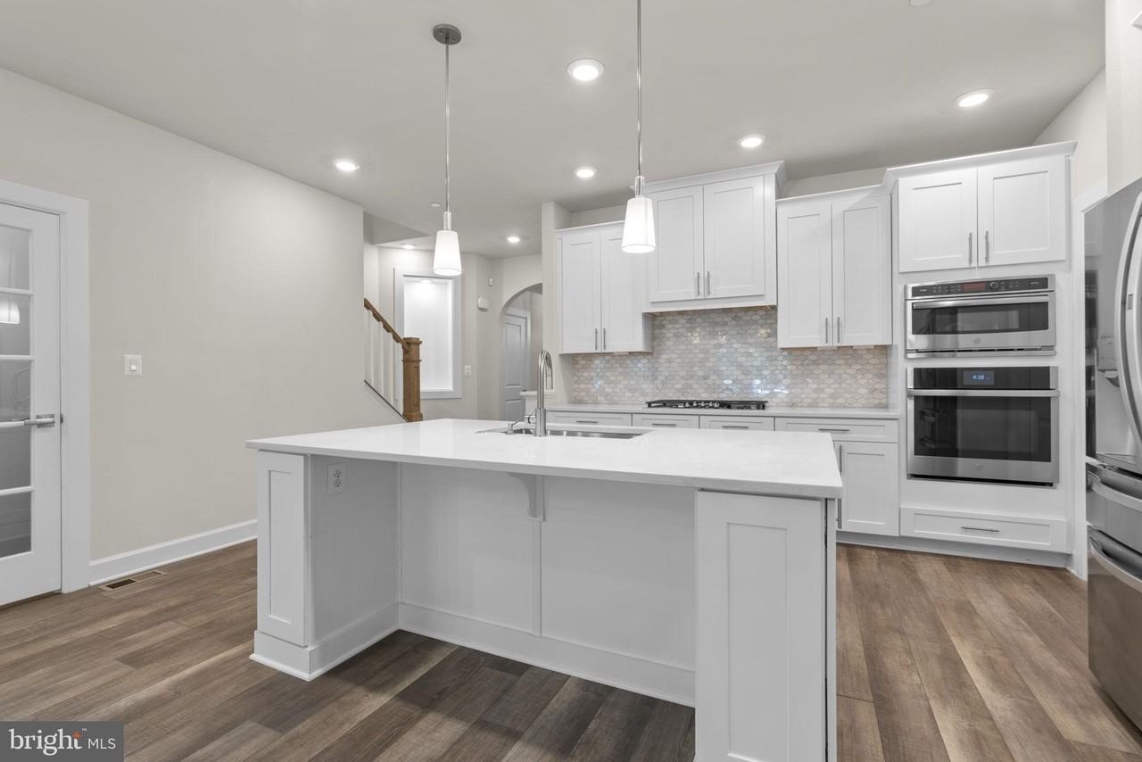 10513 Rossini Ln - Photo 7 of 45