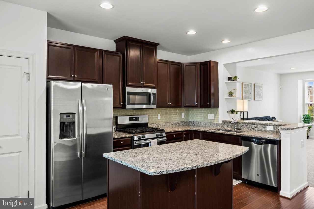 70 Benford Ln - Photo 3 of 28