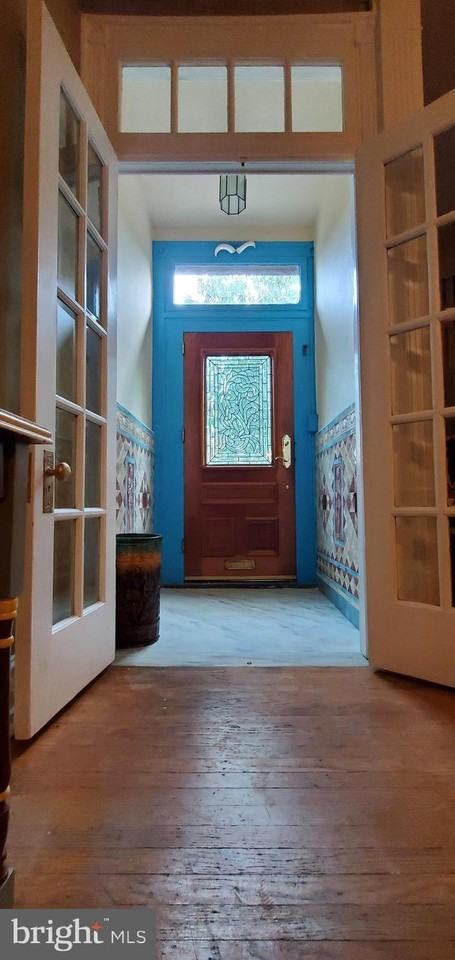 1033 Jackson St - Photo 2 of 49