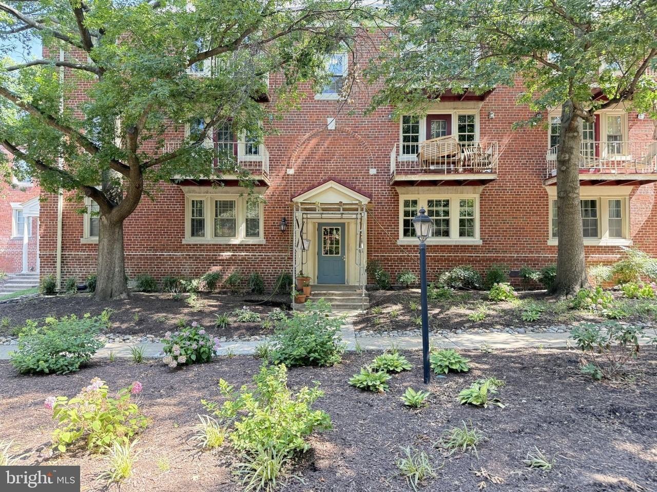 1407 E Abingdon Dr #4