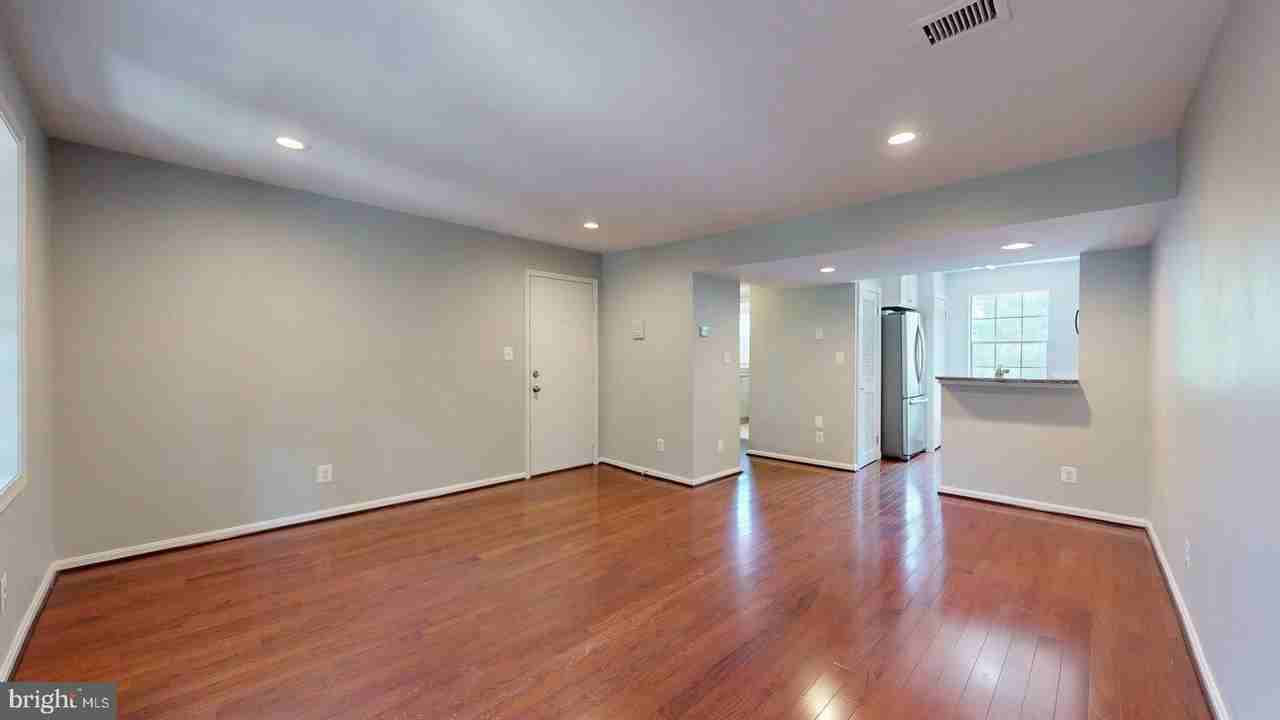1407 E Abingdon Dr #4 - Photo 2 of 30