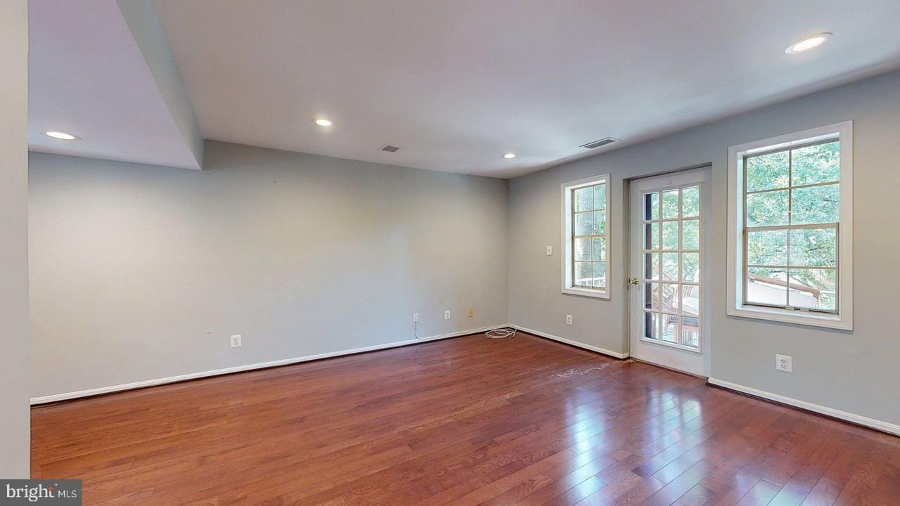 1407 E Abingdon Dr #4 - Photo 3 of 30
