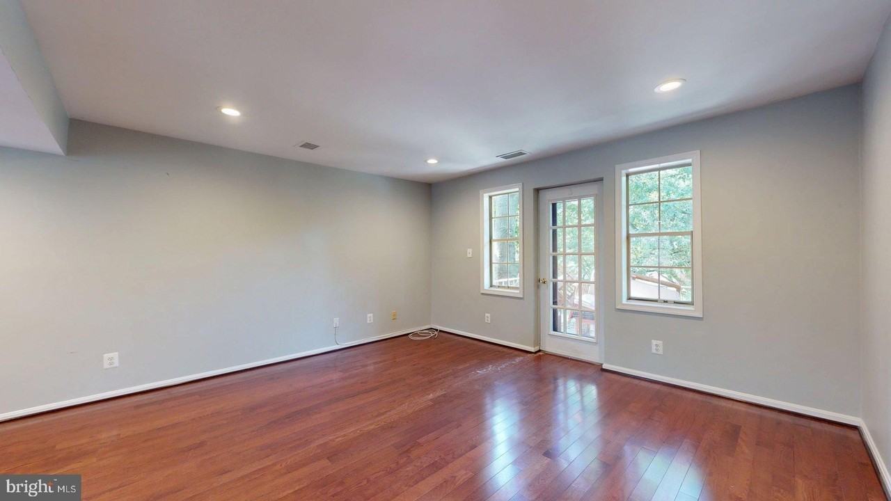 1407 E Abingdon Dr #4 - Photo 5 of 30