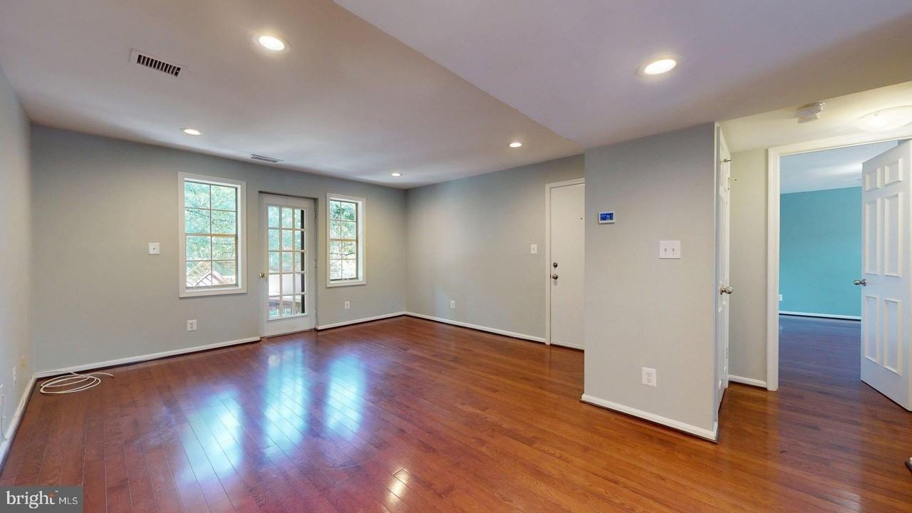 1407 E Abingdon Dr #4 - Photo 6 of 30