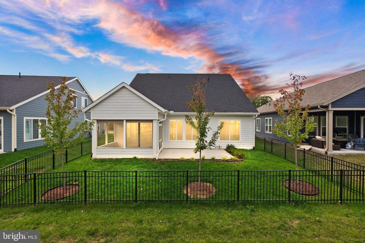 121 Cowbird St - Photo 4 of 50