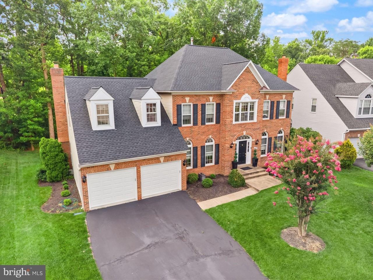 5667 Lonesome Dove Ct - Photo 3 of 50