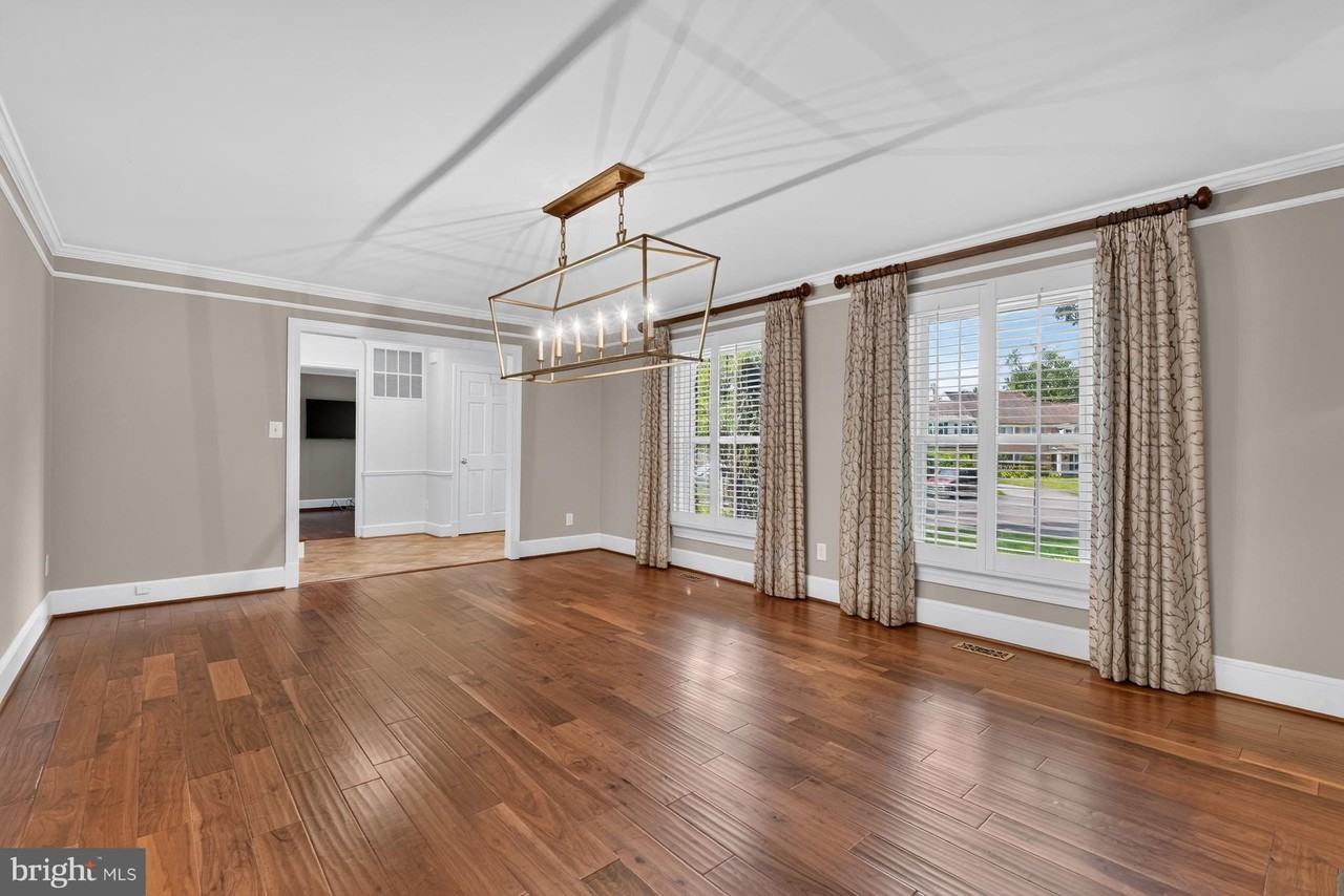 1022 Delf Dr - Photo 4 of 42