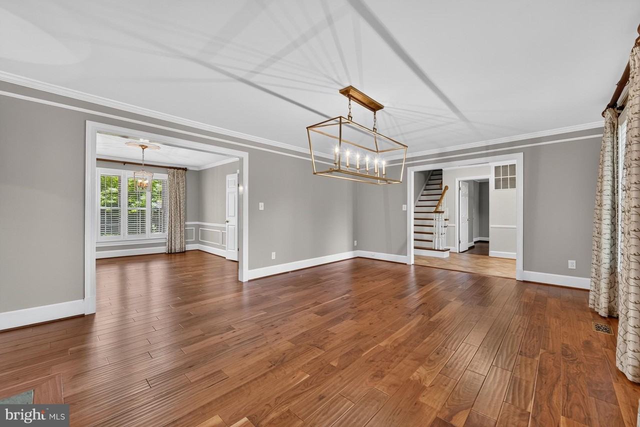 1022 Delf Dr - Photo 5 of 42