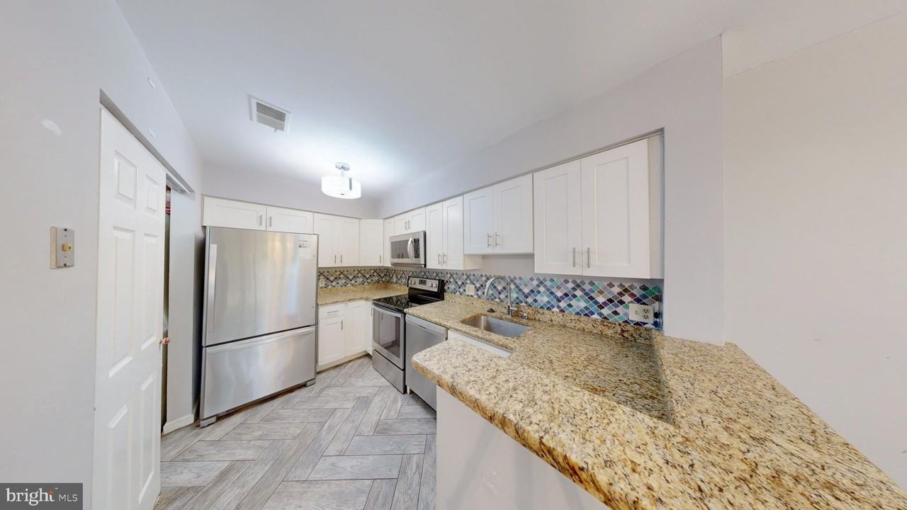 11100 Beaver Trail Ct - Photo 3 of 15