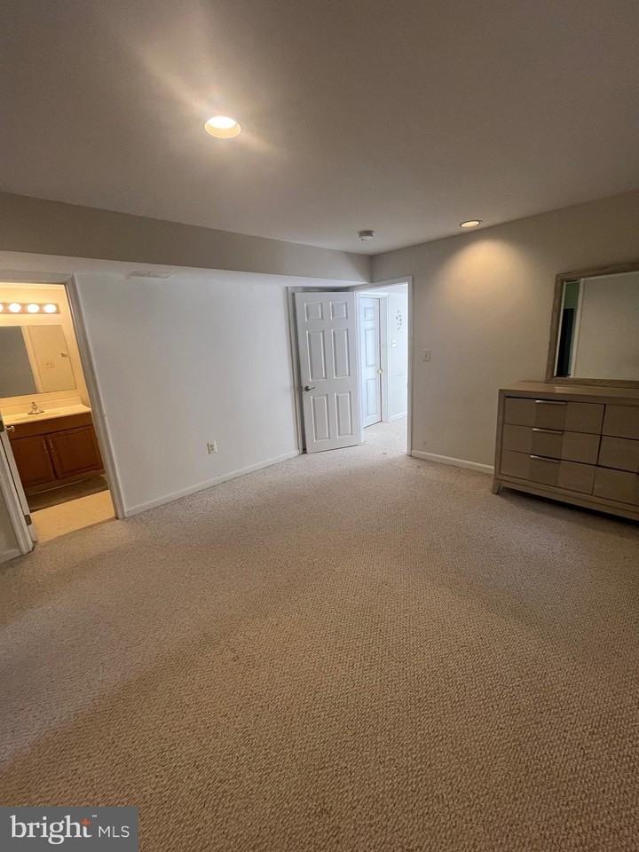6406 Emerald Green Ct - Photo 5 of 9