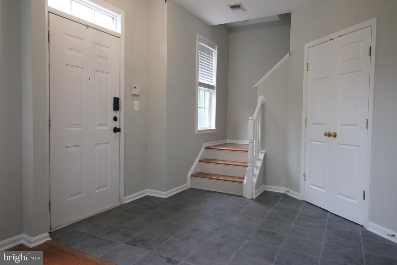 21790 Jarvis Sq - Photo 3 of 25