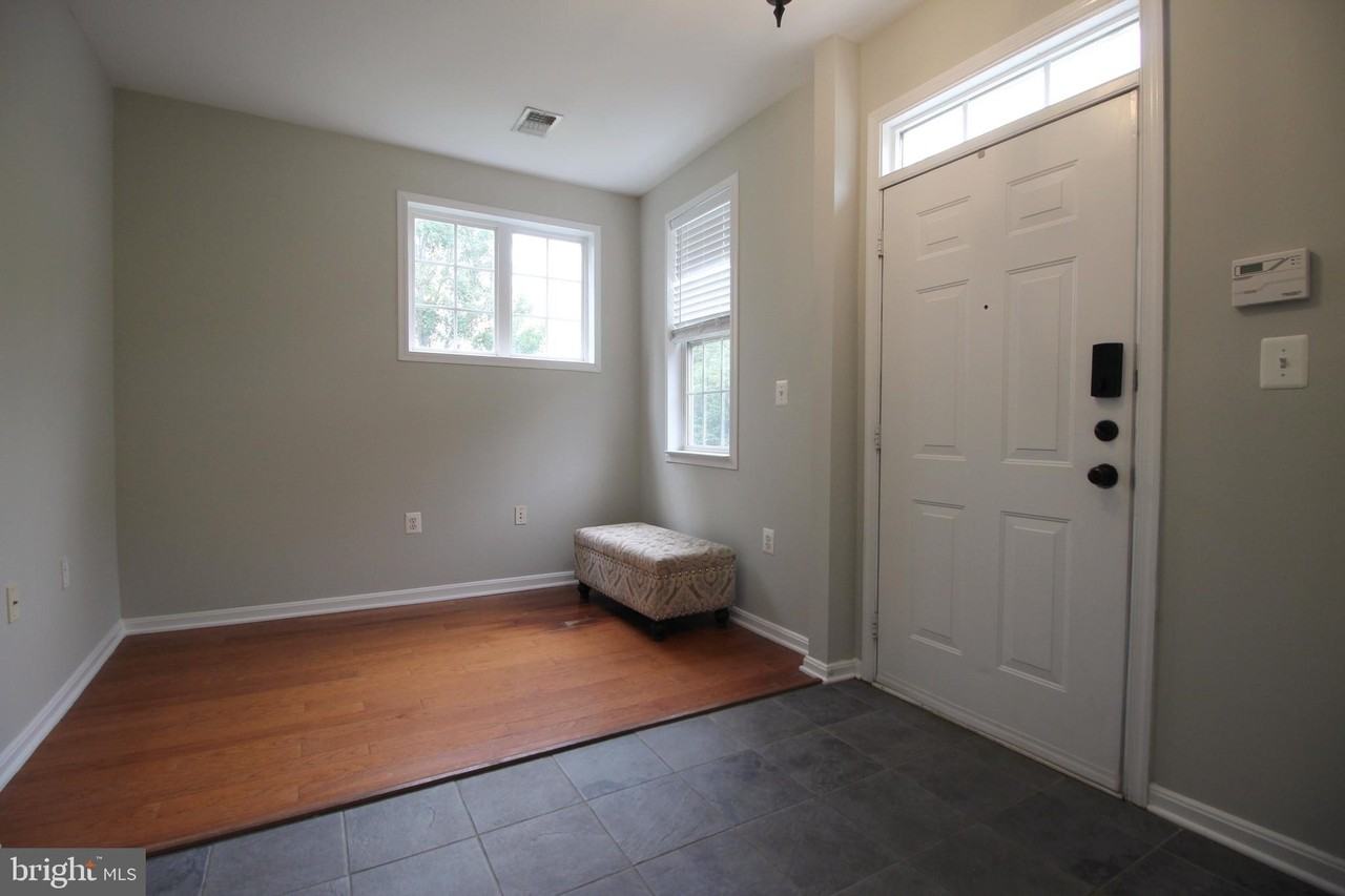 21790 Jarvis Sq - Photo 4 of 25