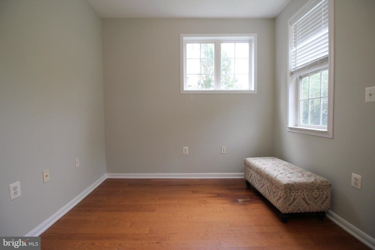 21790 Jarvis Sq - Photo 5 of 25