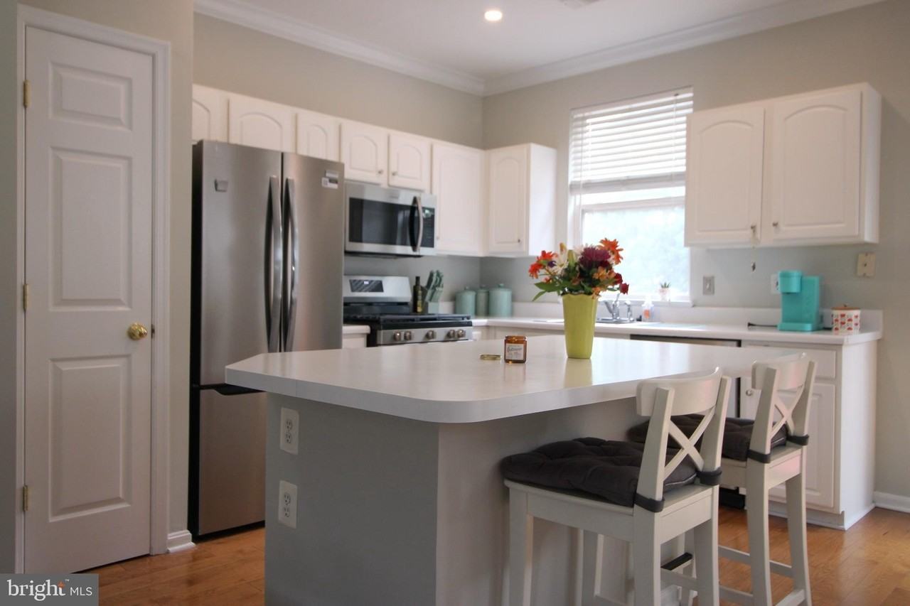 21790 Jarvis Sq - Photo 6 of 25