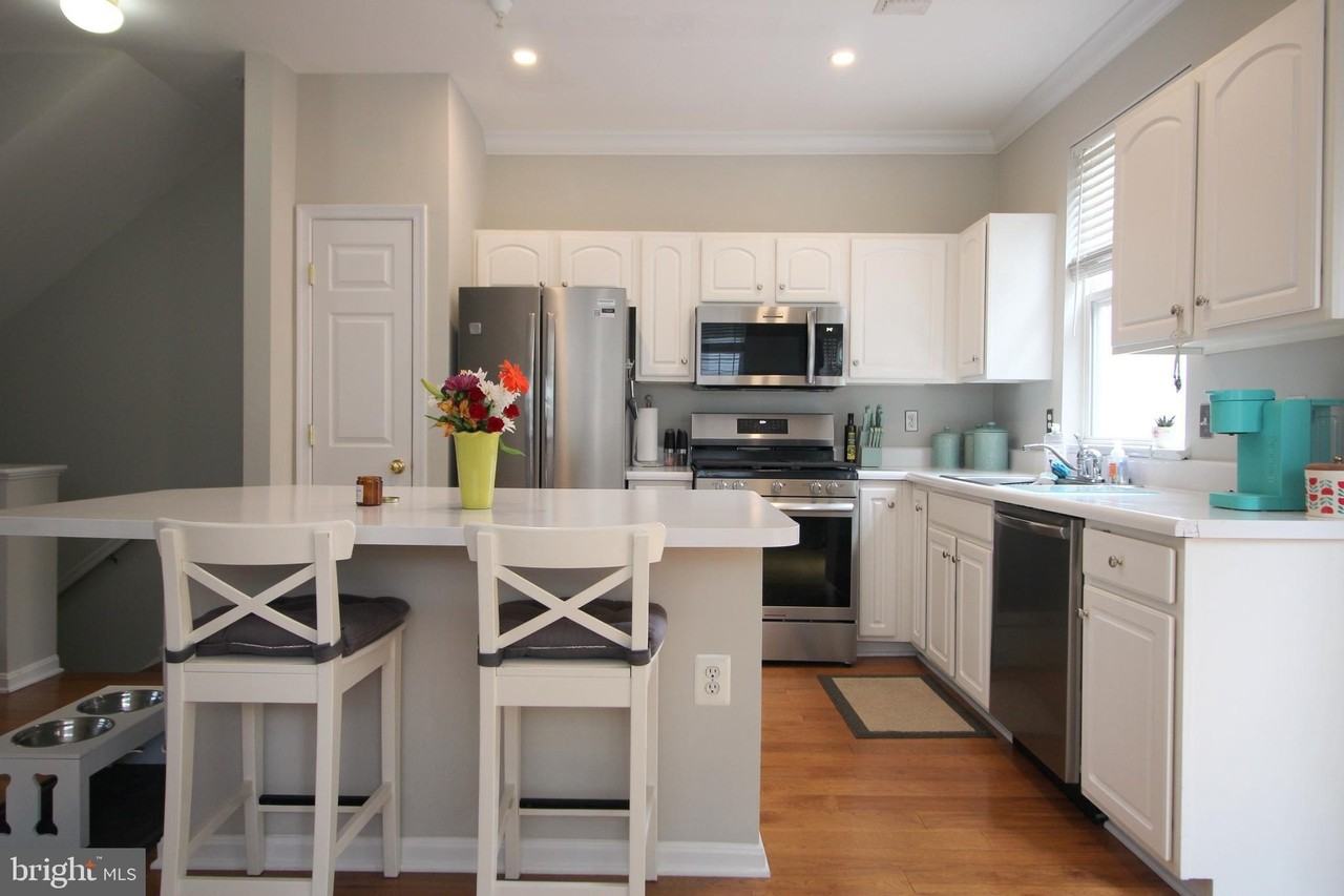21790 Jarvis Sq - Photo 7 of 25