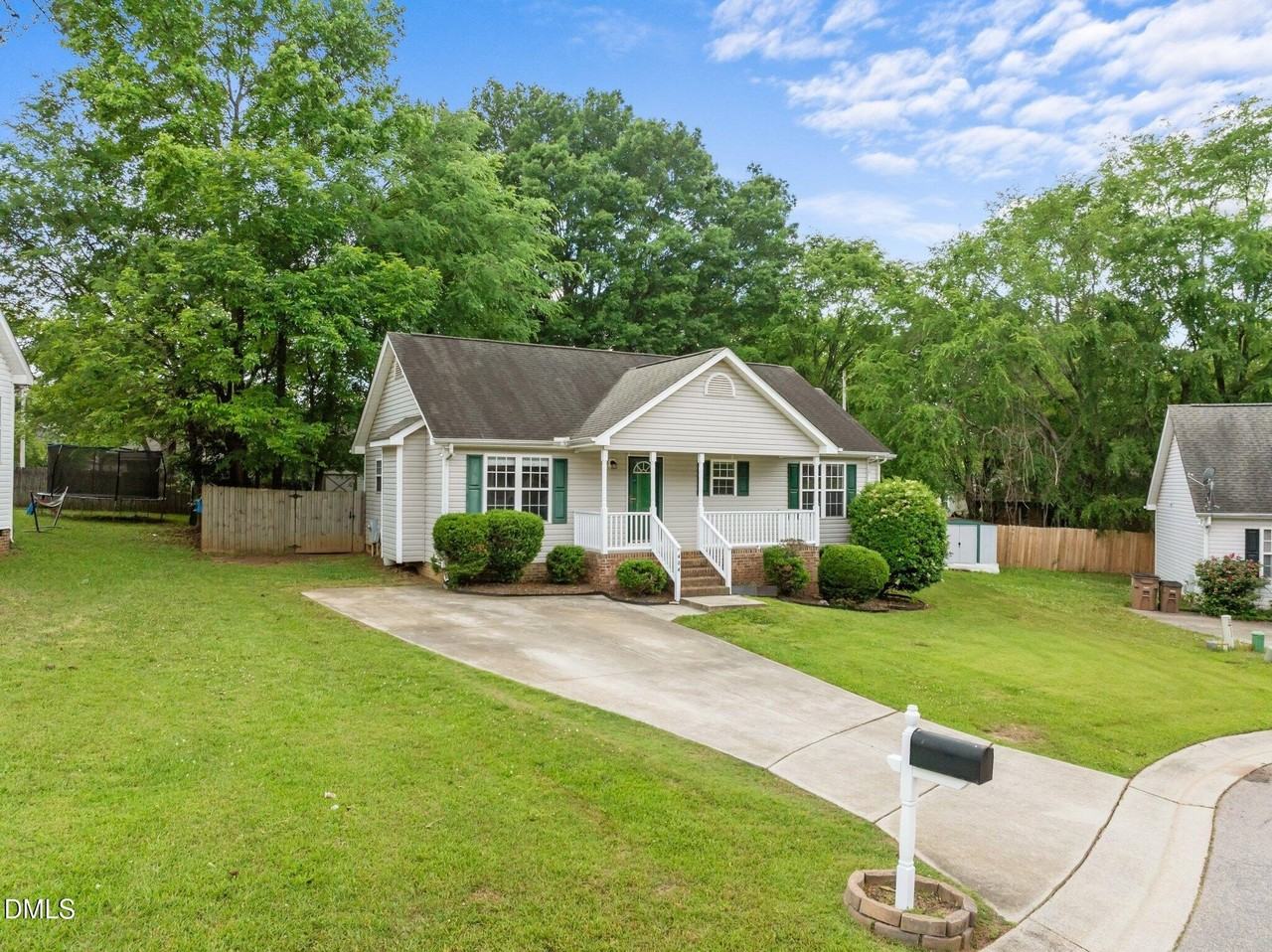 404 Foxbridge Ct - Photo 3 of 33