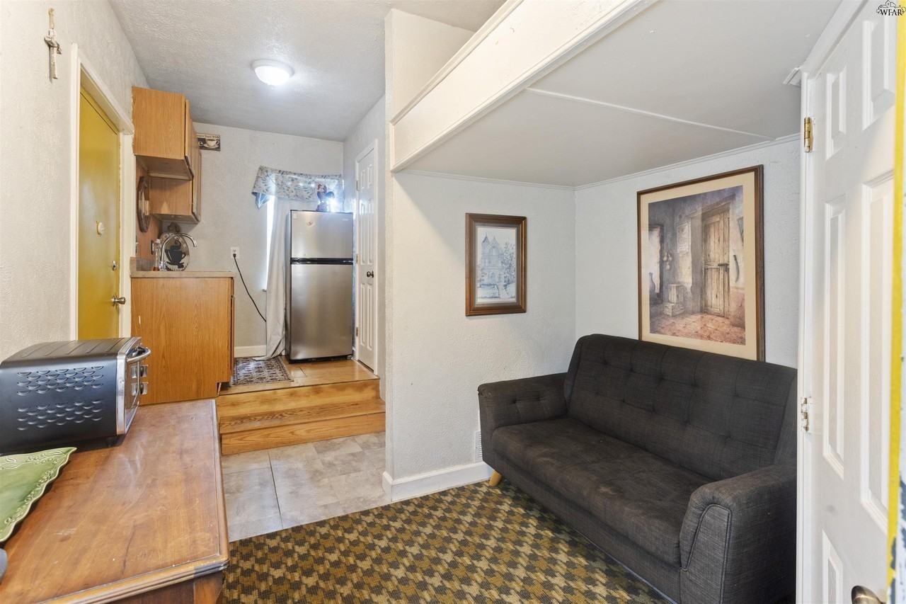 1710 Speedway Ave - Photo 4 of 8