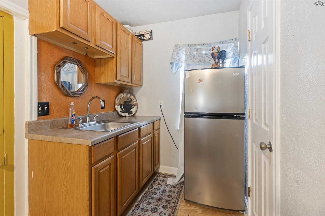 1710 Speedway Ave - Photo 5 of 8