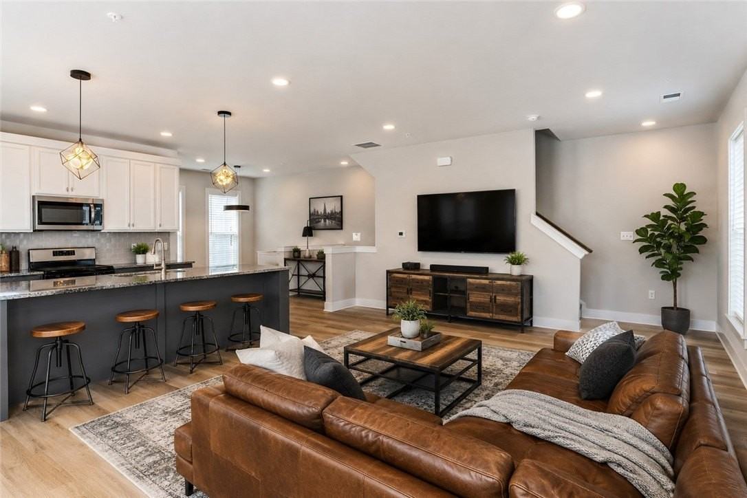 701 Halcyon Ln - Photo 7 of 50