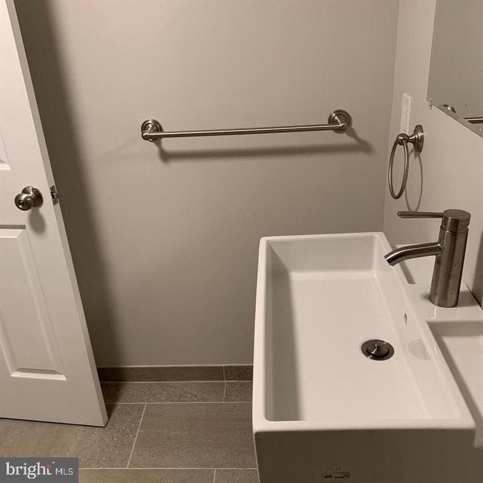 4960 Chestnut St - Photo 7 of 9