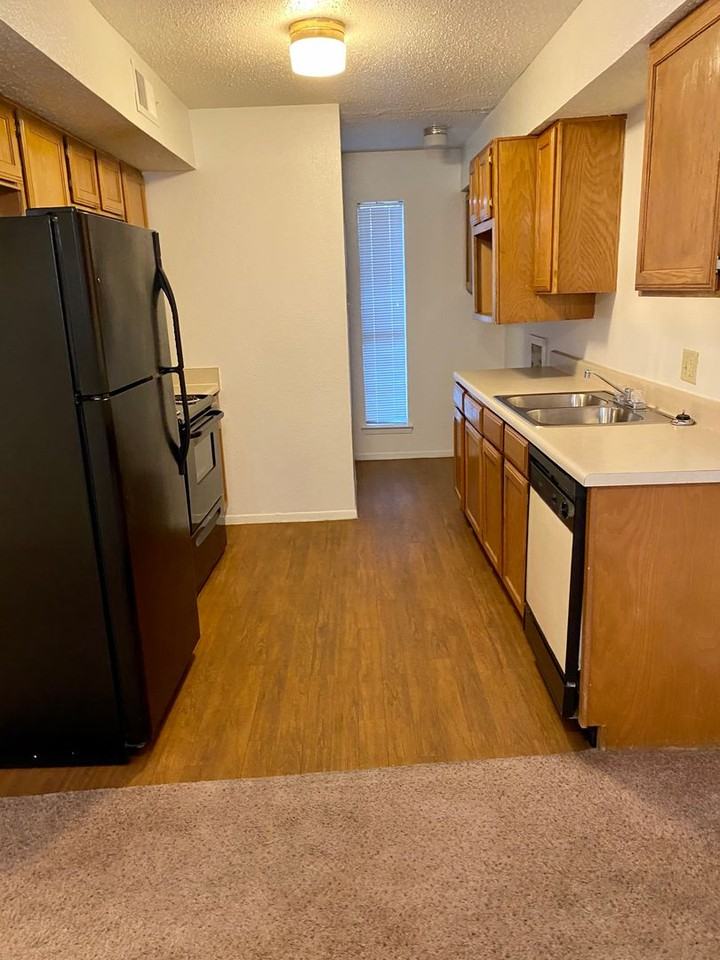 Las Colinas Apts. - Photo 7 of 29