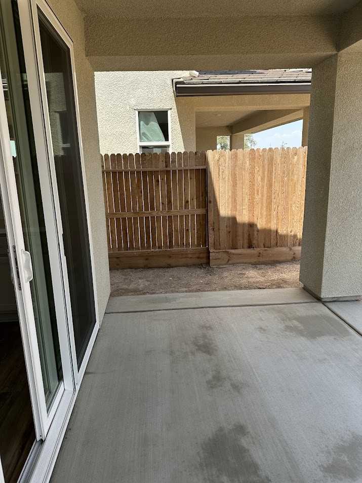 311 Peters Rd S #1 - Photo 4 of 25