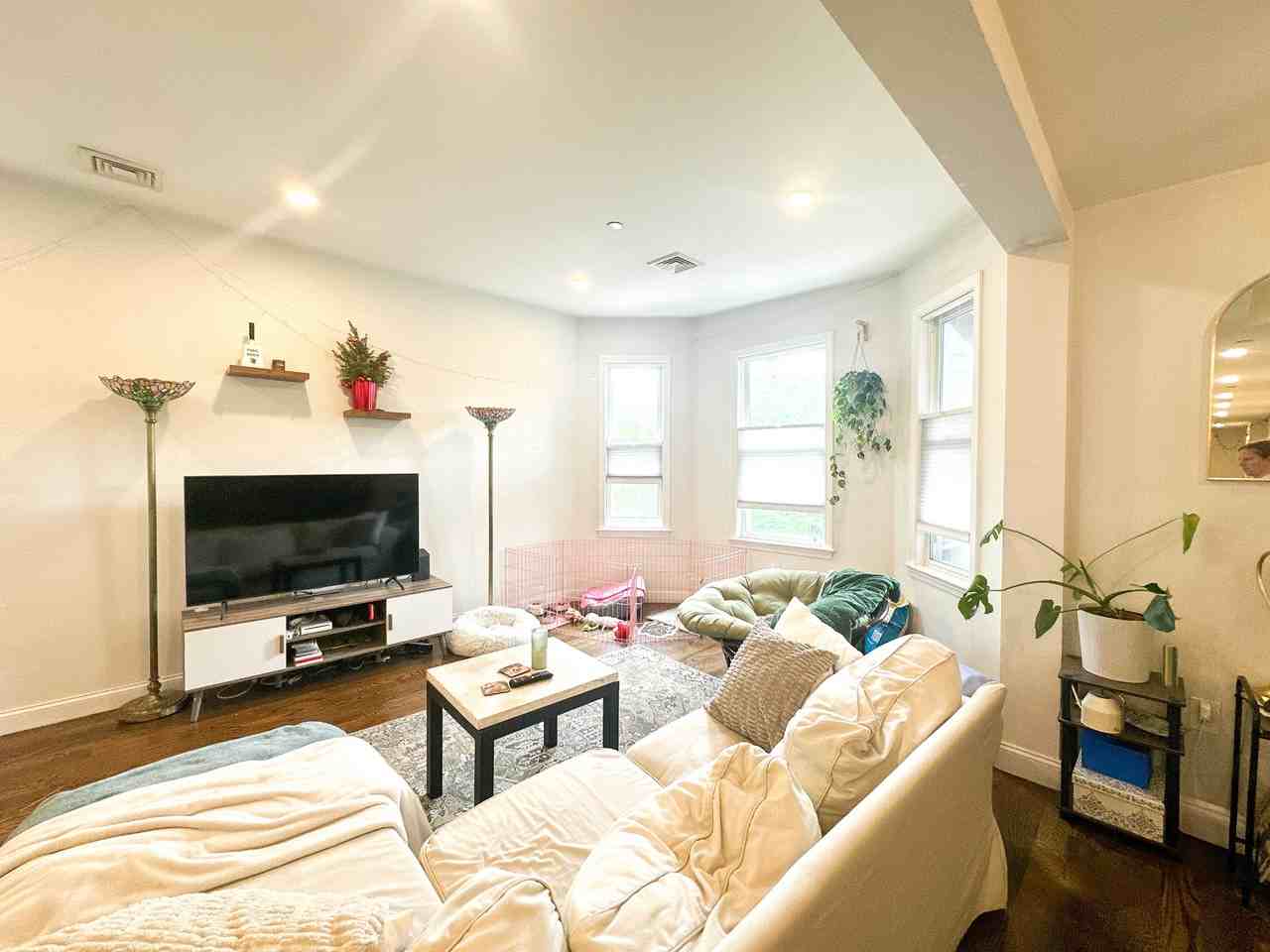 77 Torrey St #2 - Photo 4 of 19