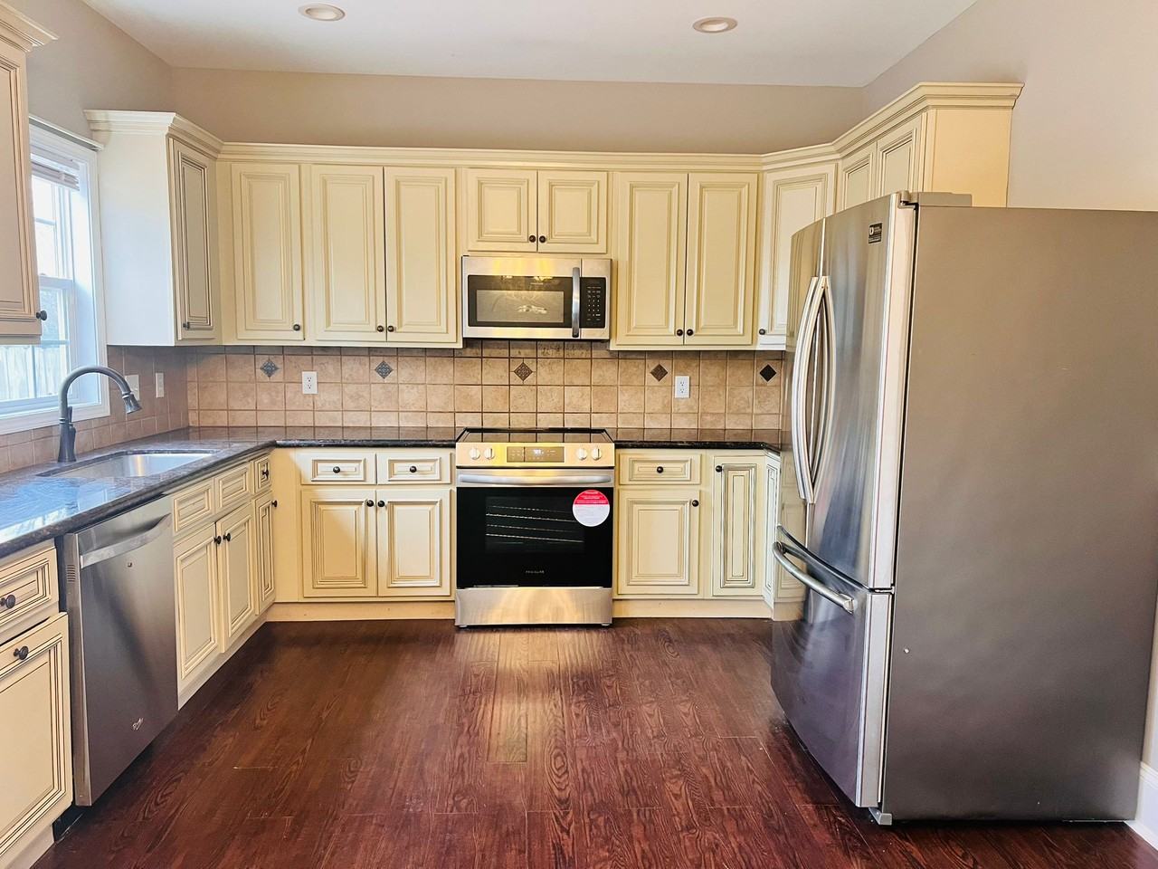 105 Charing Pl #1 - Photo 3 of 34