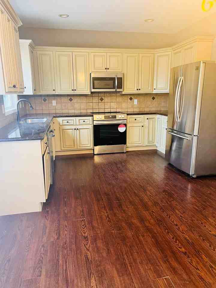 105 Charing Pl #1 - Photo 4 of 34