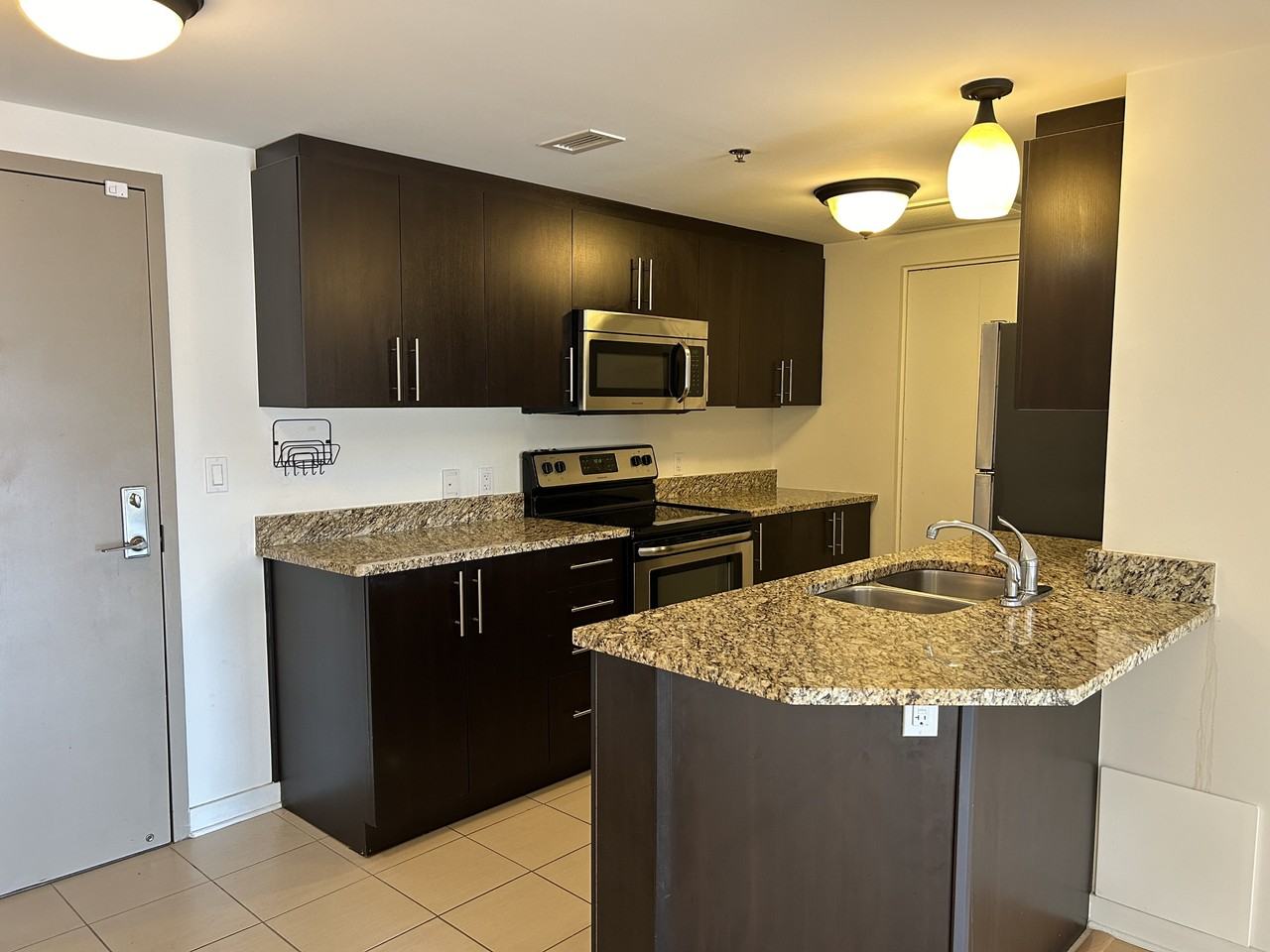 456 King Edward Ave - Photo 4 of 16