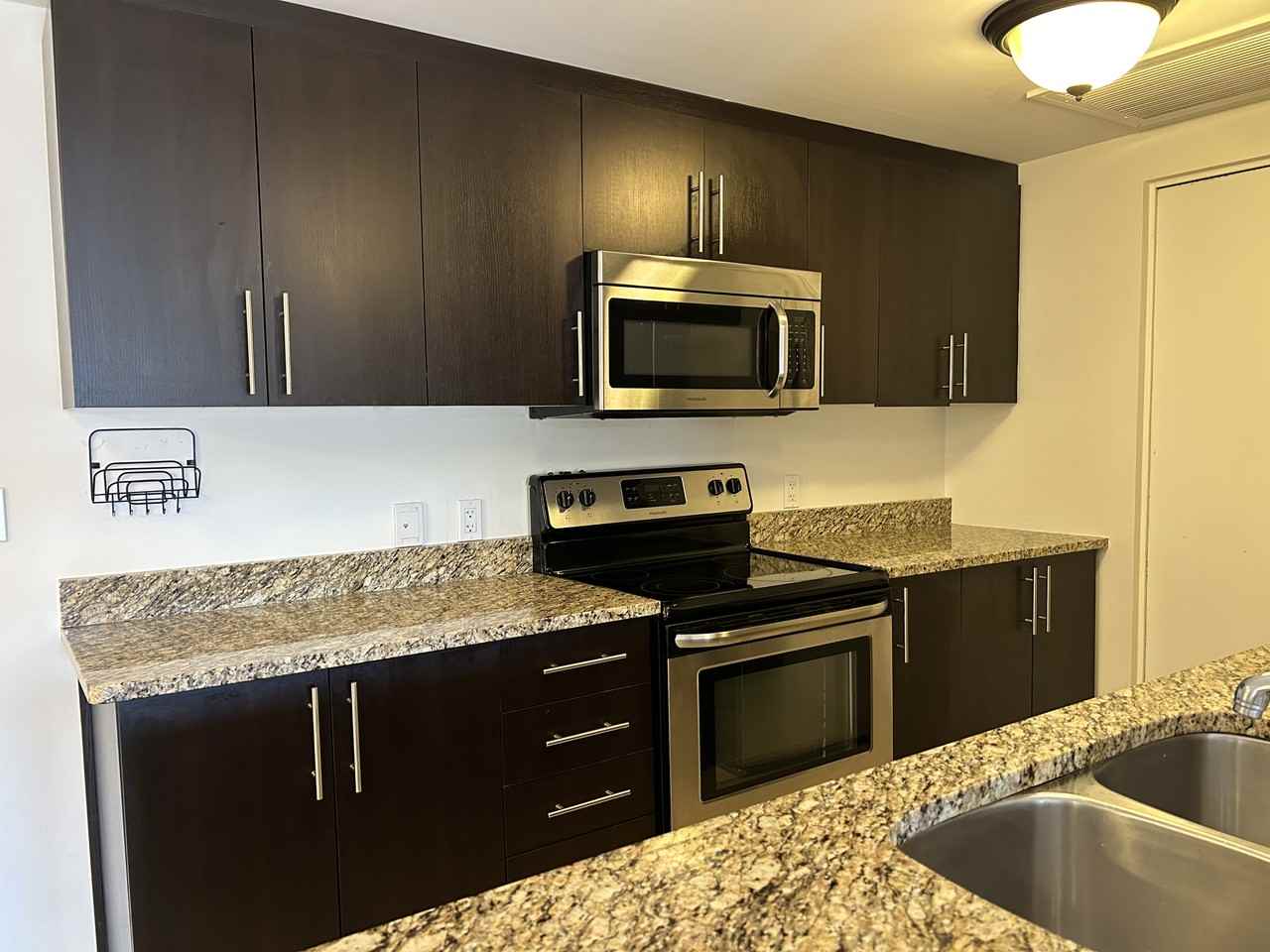 456 King Edward Ave - Photo 5 of 16