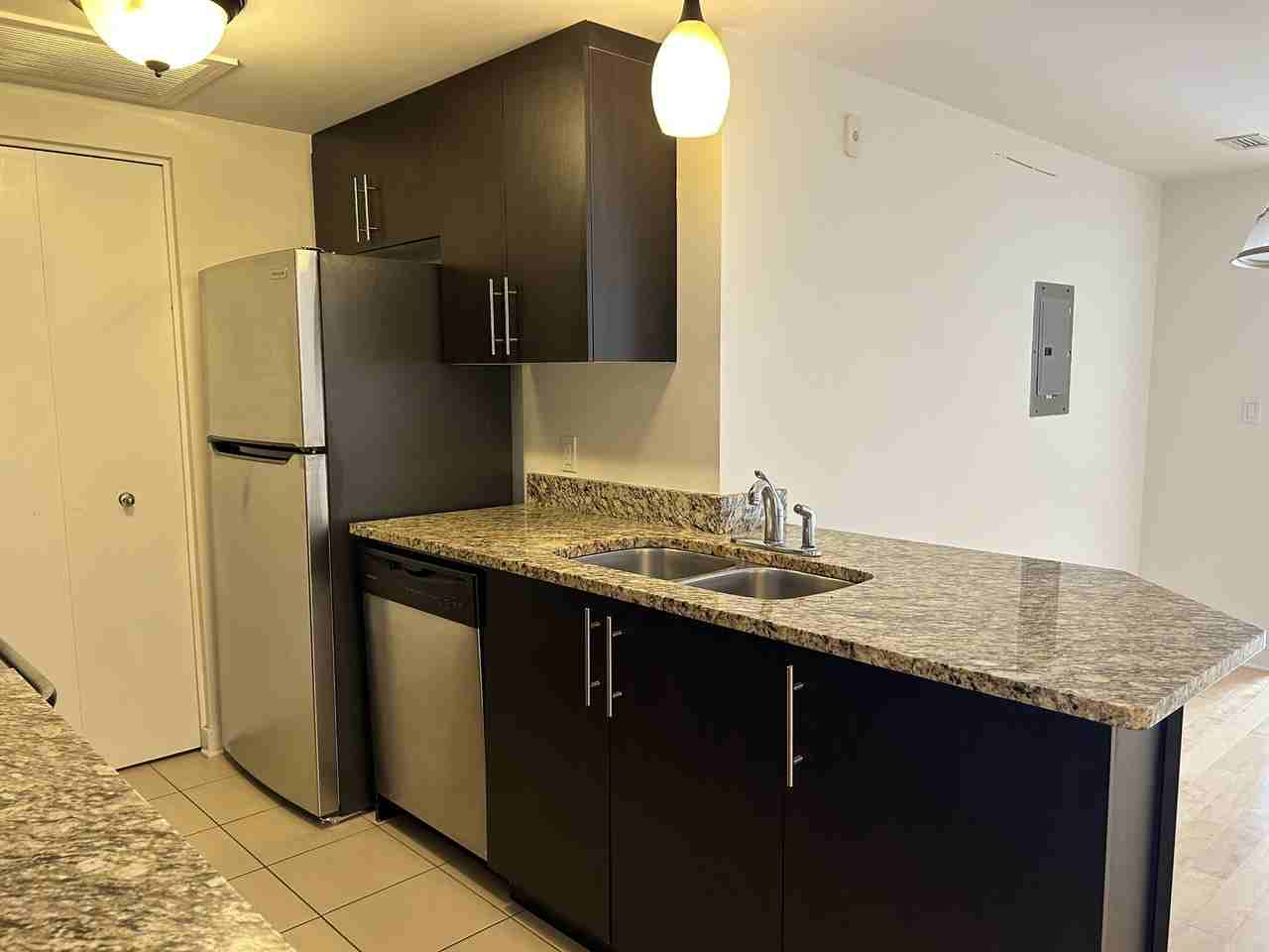 456 King Edward Ave - Photo 6 of 16