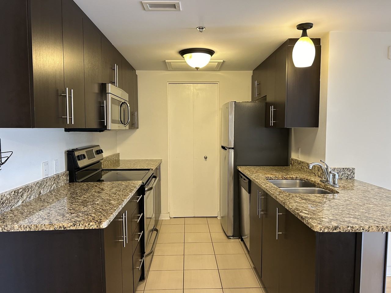 456 King Edward Ave - Photo 7 of 16
