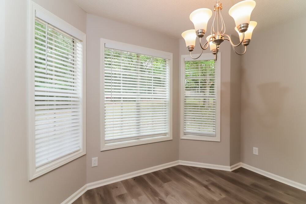 4961 Hampstead Ln - Photo 5 of 15